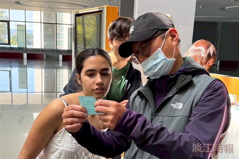 NSLI-Y high school students participate in challenge games with their host family members during the Taiwan–U.S. Cultural Exploration Party.