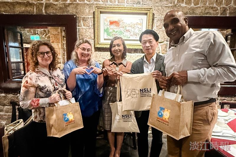During the visit, officials from the U.S. Department of State and the American Councils for International Education posed for a group photo with Vice President for International Affairs Hsiao-Chuan Chen (right 3rd) and Dean of Continuing Education Yi-Nan Lin (right 2nd).