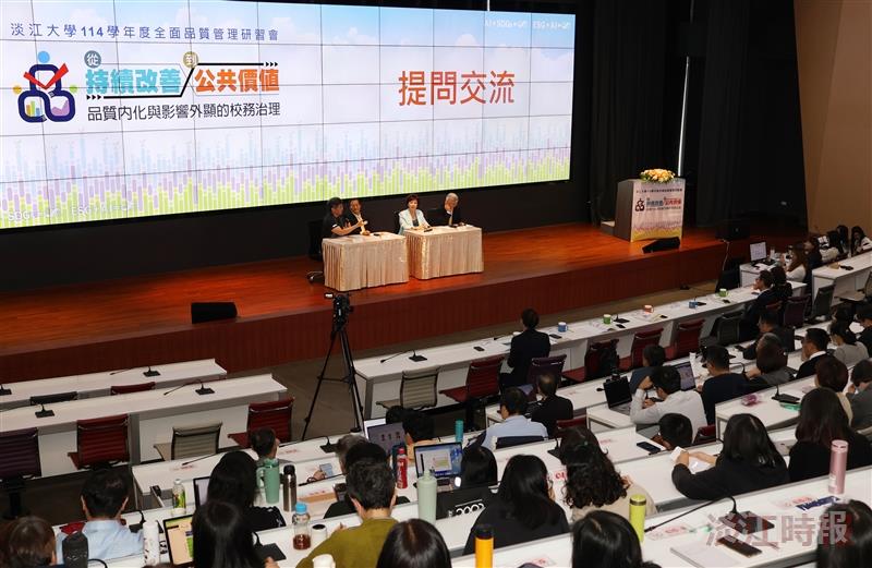 During the Q&A session, Chia-Yen Yang (left 1st on stage) responded to questions raised by participants.