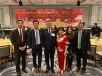 芝加哥校友會出席僑界新年晚會 盧秀琴邀大家一起看《大濛》