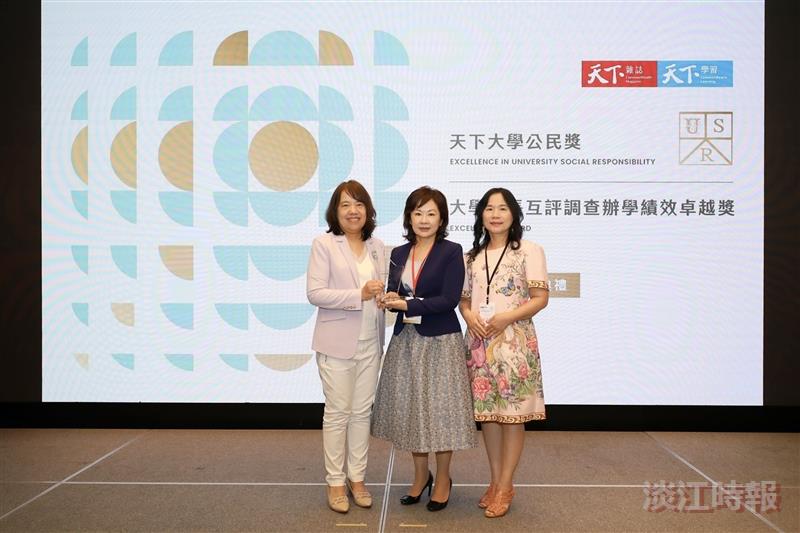 Co-CEO of CommonWealth Magazine Wan-Yu Wu (left), Secretary-General Yu-Pei Ma, and Chief Audit Executive Jyn-Jiuan Lin posed for a group photo after the event.