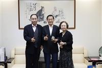 吳秋煌等人返校拜會 分享招才招財成果