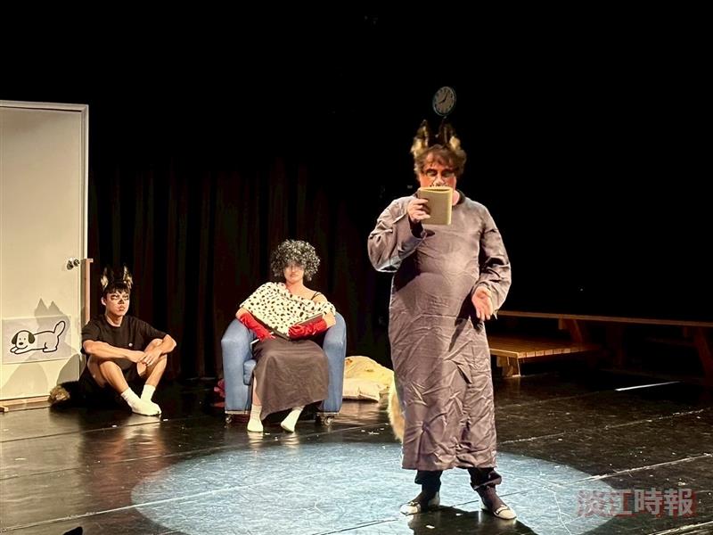 三主角扮狗 歐語系西文組畢業公演探討密室情境下的和平衝突