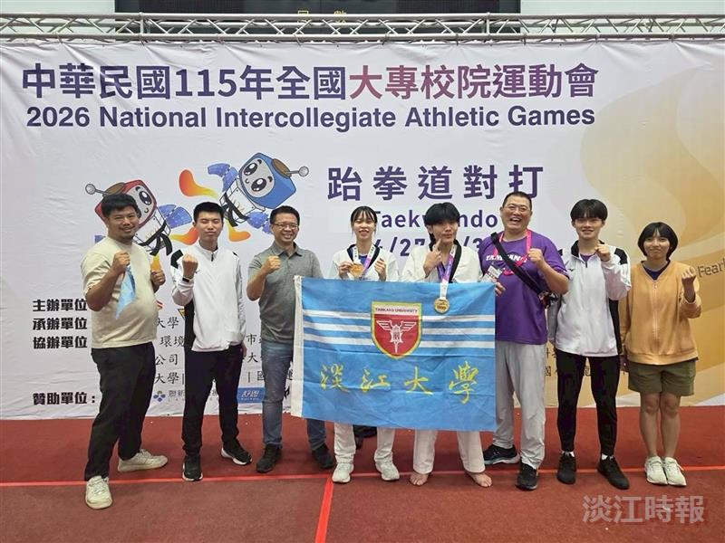Ren-Ren Huang (fourth from left) from the Department of Accounting and Hong-Jhen Wu (fifth from left) from Mass Communication won the gold medal in the Women’s General Division Taekwondo 53 kg Sparring event and the silver medal in the Men’s General Division Taekwondo 63 kg Sparring event, respectively.