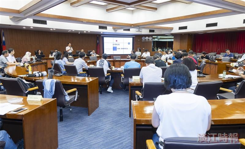 President Huan-Chao Keh personally hosts the Annual Forum for Students with Disabilities and Their Parents, providing timely responses to the needs and concerns of students and their families.