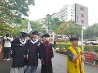 外語學院前院長吳萬寶屆退 與歐語系德文組畢業生同遊園