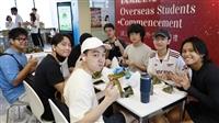 國際生齊聚迎端午 品粽體驗臺灣傳統文化