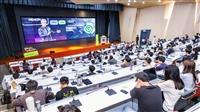 淡江校徽再次與黃仁勳同框