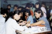 ▲ 體 檢 是 新 生 來 到 淡 江 的 第 一 個 「 針 」 考 驗 。 （ 攝 影 \實 習 記 者 許 克 勤 ）