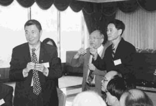 由物理系所舉辦的尖端科學研討會，邀請到李遠哲（左圖）、丁肇中（右圖左）兩位諾貝爾獎得主來校演講。（記者陳亭谷攝）