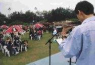 同學們的樂器演奏，為下午茶帶來輕鬆時刻。（張佳萱攝）