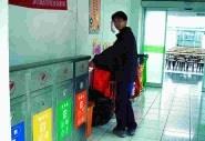 丟垃圾前，請先想想可以回收嗎？本月底前，學校將全面裝設資源回收筒，回收紙類、鐵鋁罐等，總務處呼籲，請同學一同響應資源回收。（記者練建昕攝影）