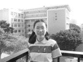 黃詩雯 物理系純物組畢業生 學業獎及操行獎得獎人 推甄考取交大電子物理所、中央大學物理所、清大物理所 曾獲台北市十八屆中正盃溜冰錦標賽女子新人A組 300公尺計時賽冠軍釱1500公尺開放賽冠軍、綜合開放賽冠軍釱台北市第十八屆青年盃溜冰錦標賽女子新人組1500公尺開放賽冠軍、淡水鎮漁人碼頭道路溜冰錦標賽女子組第二名 考取紅十字會水上安全救生員、陸上急救員執照、國際級直排輪競速教練執照