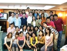 中文系辦謝師宴，師生相約即使畢業也要作伴。（中文系提供）