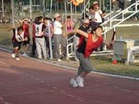 11.校慶運動會中，同學生龍活虎，為系爭光。