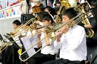 10.管樂社同學賣力地演奏樂曲，為校慶配樂。