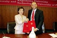校長張家宜與巴拿馬科技大學校長Prof. Salvador  Rodriquez簽署姊妹校學術交流協議書。