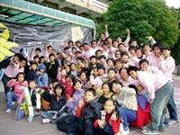 二齊校友會於寒假出隊，帶領台南縣成功國小學童們蹦蹦跳跳，大小朋友一起度過歡欣難忘的寒假。（圖/二齊校友會提供）