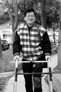 罹患罕見脊椎血管神經病變疾病生命鬥士陳家宏 樂觀面對上帝開的大玩笑