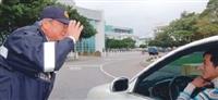 警衛長護校負傷