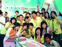 高雄校友會動員社員參與南區大博會，熱情推薦淡江。（圖�招生組提供）