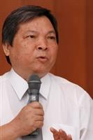 校友服務暨資源發展處主任薛文發