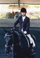 【記者陳若  淡水校園報導】由本校馬術社主辦的第五屆全國馬術大專盃，本月5日在淡水鎮安子內山海關馬場舉辦，台大、清大、交大及東吳等多所學校的馬術好手齊聚一堂，本校國貿二林于君等4位同學，分別包辦馬場馬術E級第1、4、5、6名及障礙賽60、70公分的第3名。