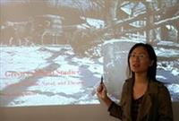 ↑李曉菁介紹未來研究方向。(圖�涂嘉翔攝）