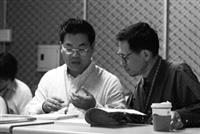 未來所29日舉辦的「未來學工作坊」，讓講者與參與者互動、討論，圖為參與者討論熱烈。（圖�黃士航）