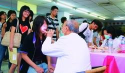 Freshmen waited on line for physical check. A good physical fitness enforces the students to learn happily in the university.