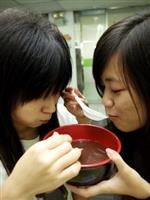 湯圓免費嚐，寒冬暖洋洋。