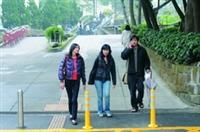 本校增設二處行人徒步區，師生走在校園更為舒適、安心。（圖�洪翎凱）