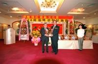 文錙藝術中心副主任張炳煌獲頒環太平洋國際交流聯盟「國際晚松藝術文化賞」，日前前往韓國領獎。（圖�文錙藝術中心提供）