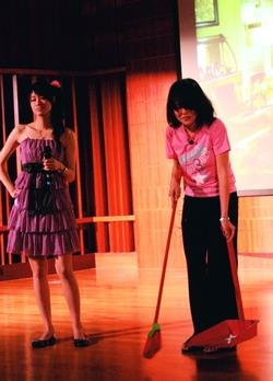 傳媒兵演灰姑娘劇碼　行銷水指甲