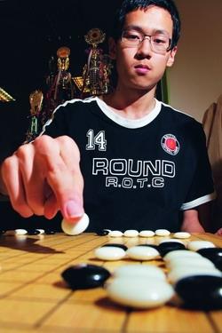 圍棋社以棋會友。