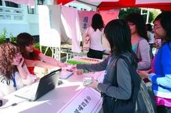 同學投票愈來愈踴躍，學生會正、副會長及學生議會選舉投票率逐年升高。（攝影�林奕宏）