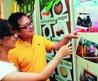 師培中心在黑天鵝展示廳展出各類教學輔導成果。（攝影�曾煥元）