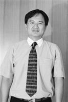 體育室體育活動組組長　陳逸政