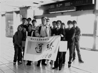 運管系副教授辛其亮於2008年12月8日帶領同學至台北捷運公司參訪。（圖�運管系提供）