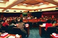 本校於99年3月26日舉辦的「98學年度全面品質管理研習會」，全員參與，大家皆聚精會神聽講。