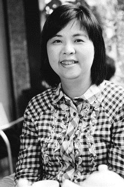 資深媒體人黃瑞瑩和藹可親，總是笑臉迎人。（攝影�洪翎凱）