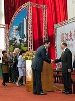淡江邁向新紀元 眾姐妹校許諾共創未來60年 前瞻視野致力國際化 馬總統稱許本校表現