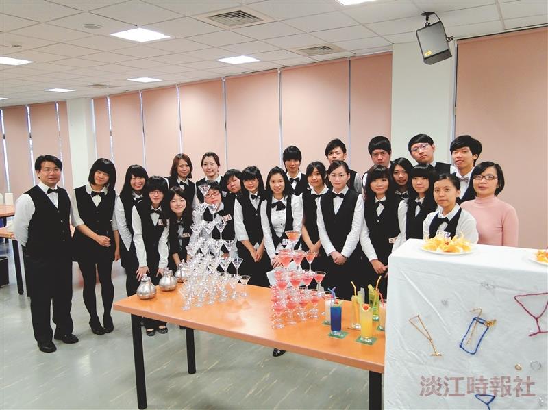 首屆旅遊系飲品調製秀  展專業證照成果