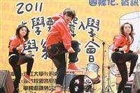 系所博覽會唱作俱佳  吸引人潮