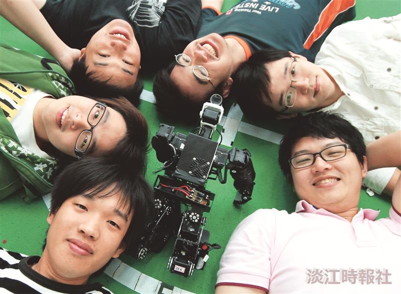 人形機器人小黑 奪冠爭光