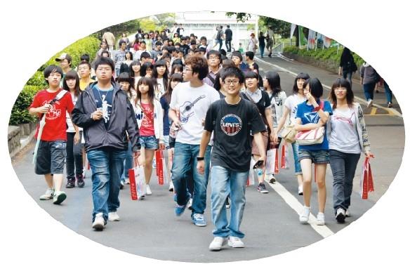 高中頻來訪 大學生活初體驗