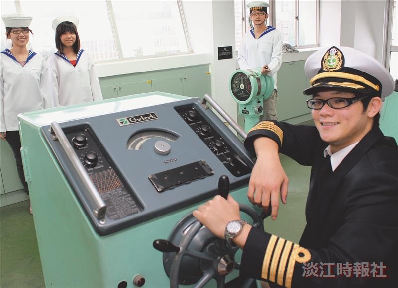 海博館邀畢業生合影