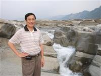 化材系系主任 林國賡