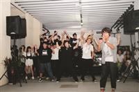 熱舞社精彩的表演，結合現代舞的技巧和Live演唱的方式，帶動了活動的現場氣氛，加上學長姊與學弟妹們的聯合表演，更拉近觀眾和舞台表演的距離。（圖／蘭陽校園提供）