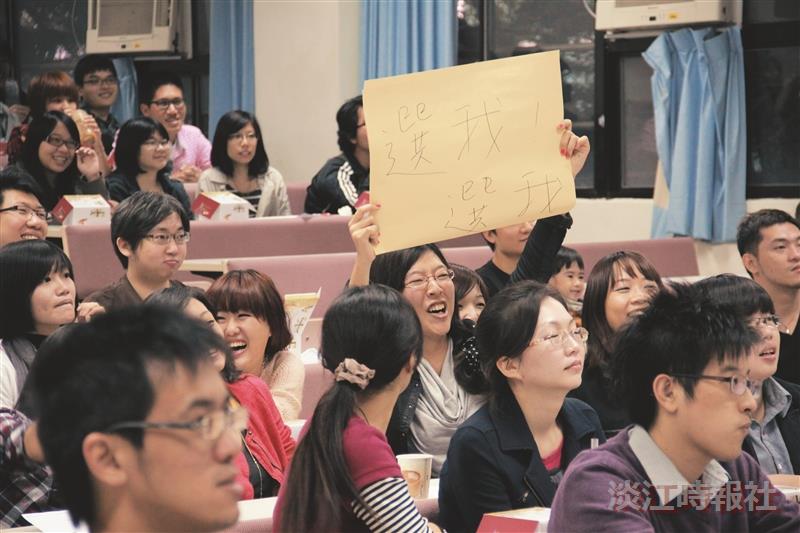 資傳系愛在一起 搶答當金頭腦